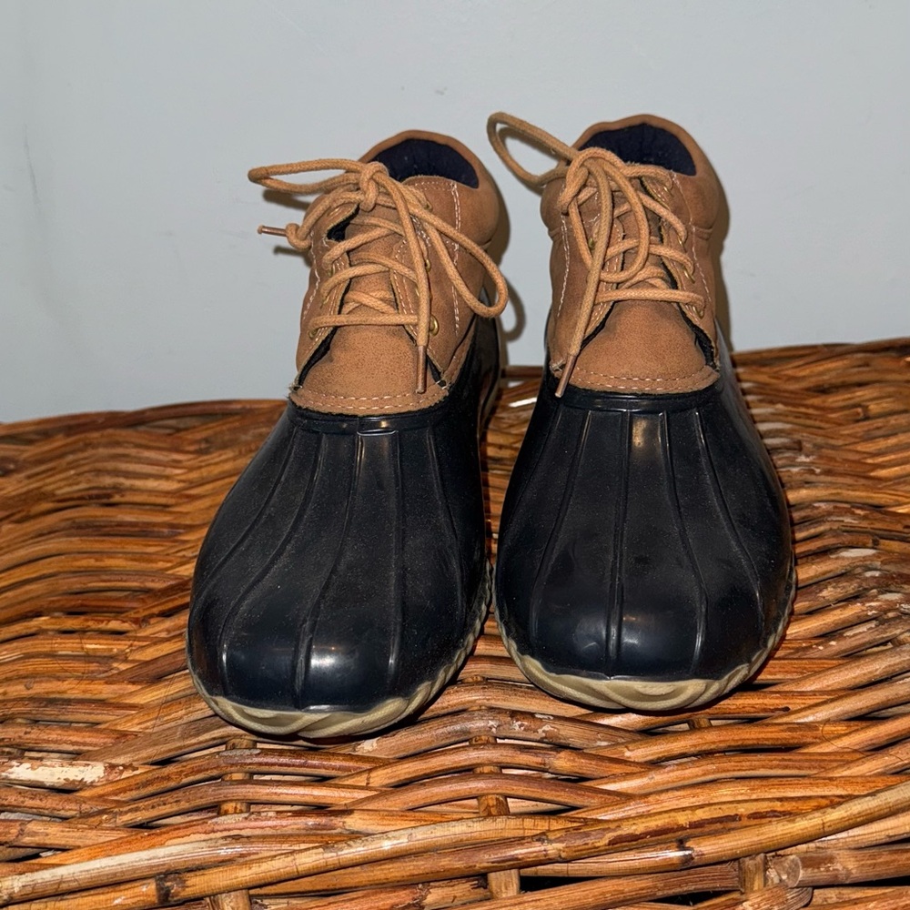 Tommy Hilfiger Tan and Navy Boots